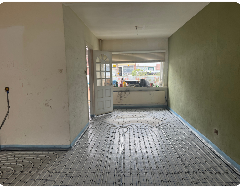 Vloerverwarming aangebracht tijdens woningrenovatie door Vastgoed Groep